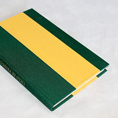 Libro verde y amarillo de tapa dura